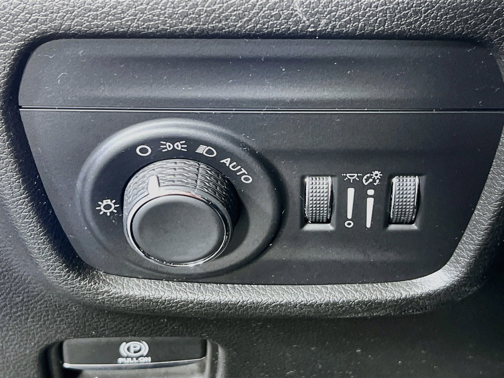 Used 2023 Jeep Grand Cherokee Laredo AWD/4WD image 10