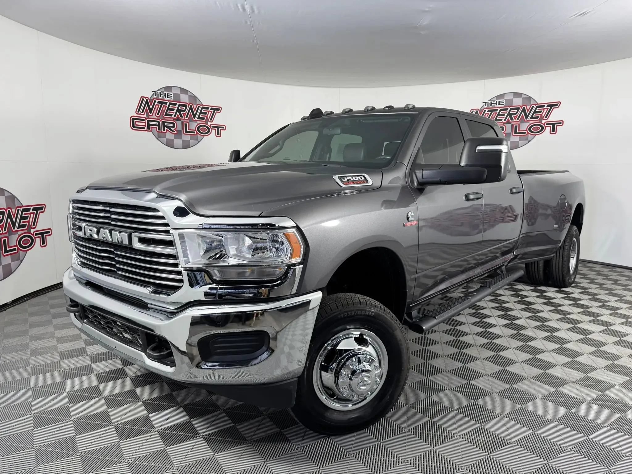Used 2024 RAM 3500 Tradesman w/ Chrome Appearance Group AWD/4WD image 1