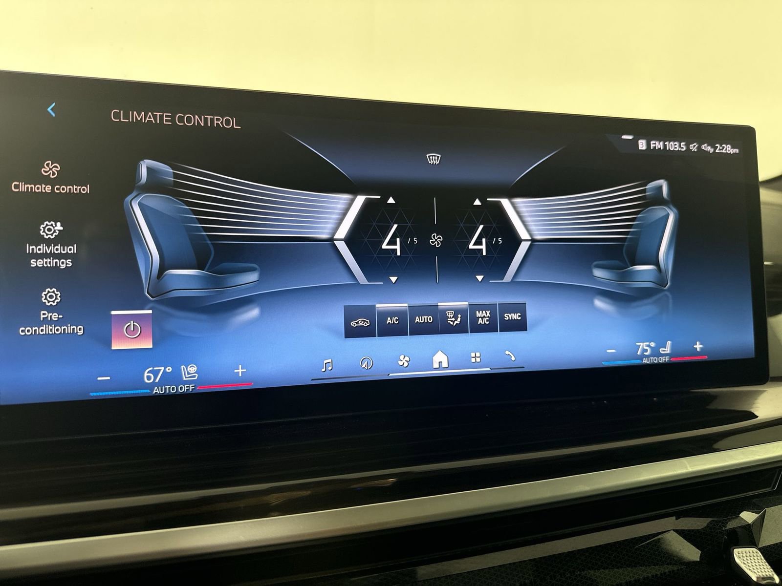 Used 2024 BMW X5 xDrive50e image 9