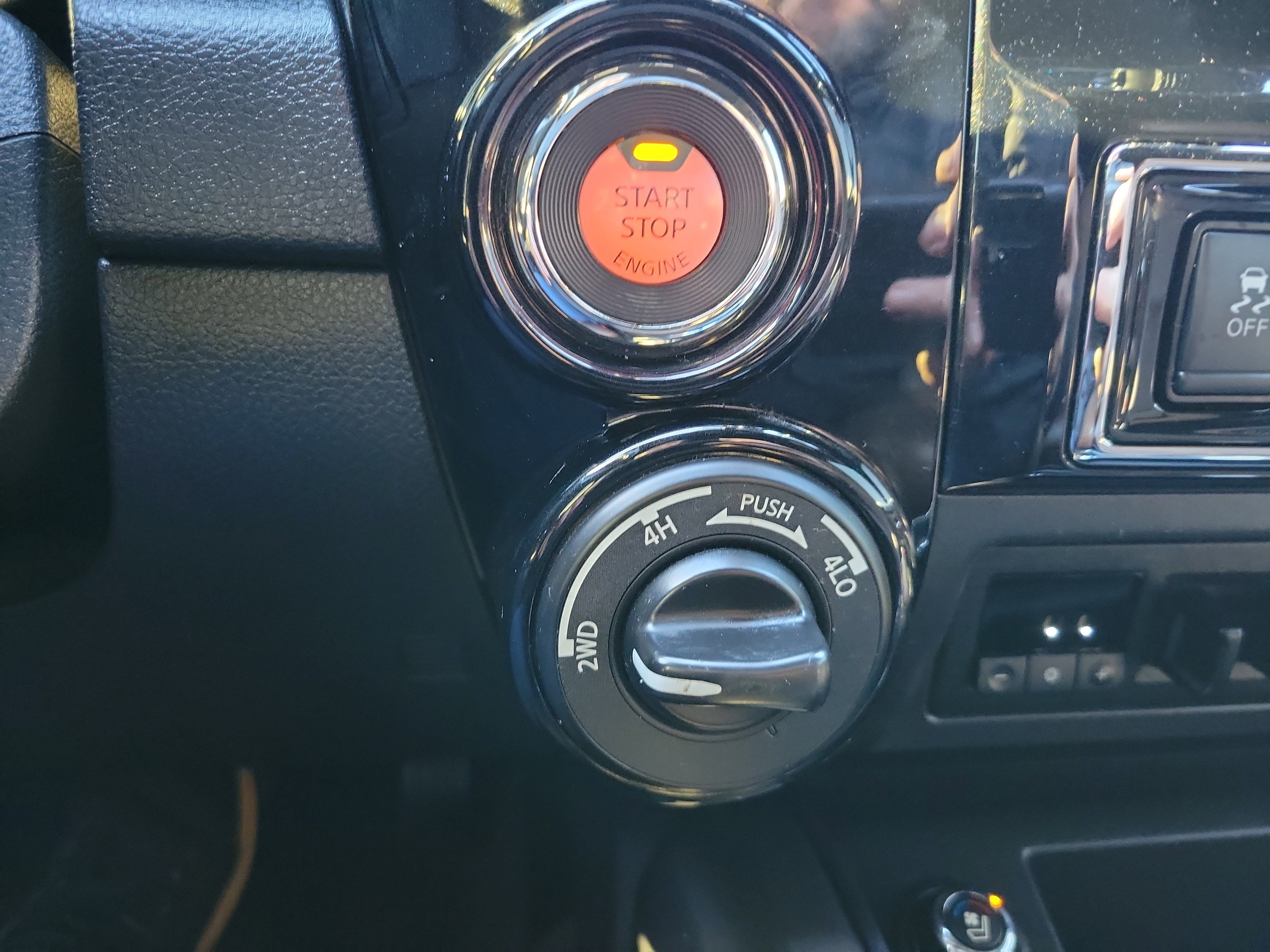 Used 2021 Nissan Titan Platinum Reserve w/ Moonroof Package image 31