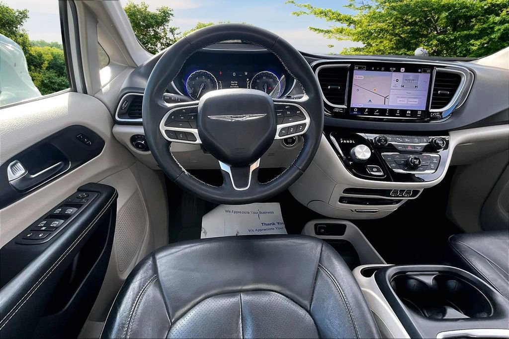 Used 2022 Chrysler Pacifica Touring-L w/ Uconnect Theater Family Group image 5