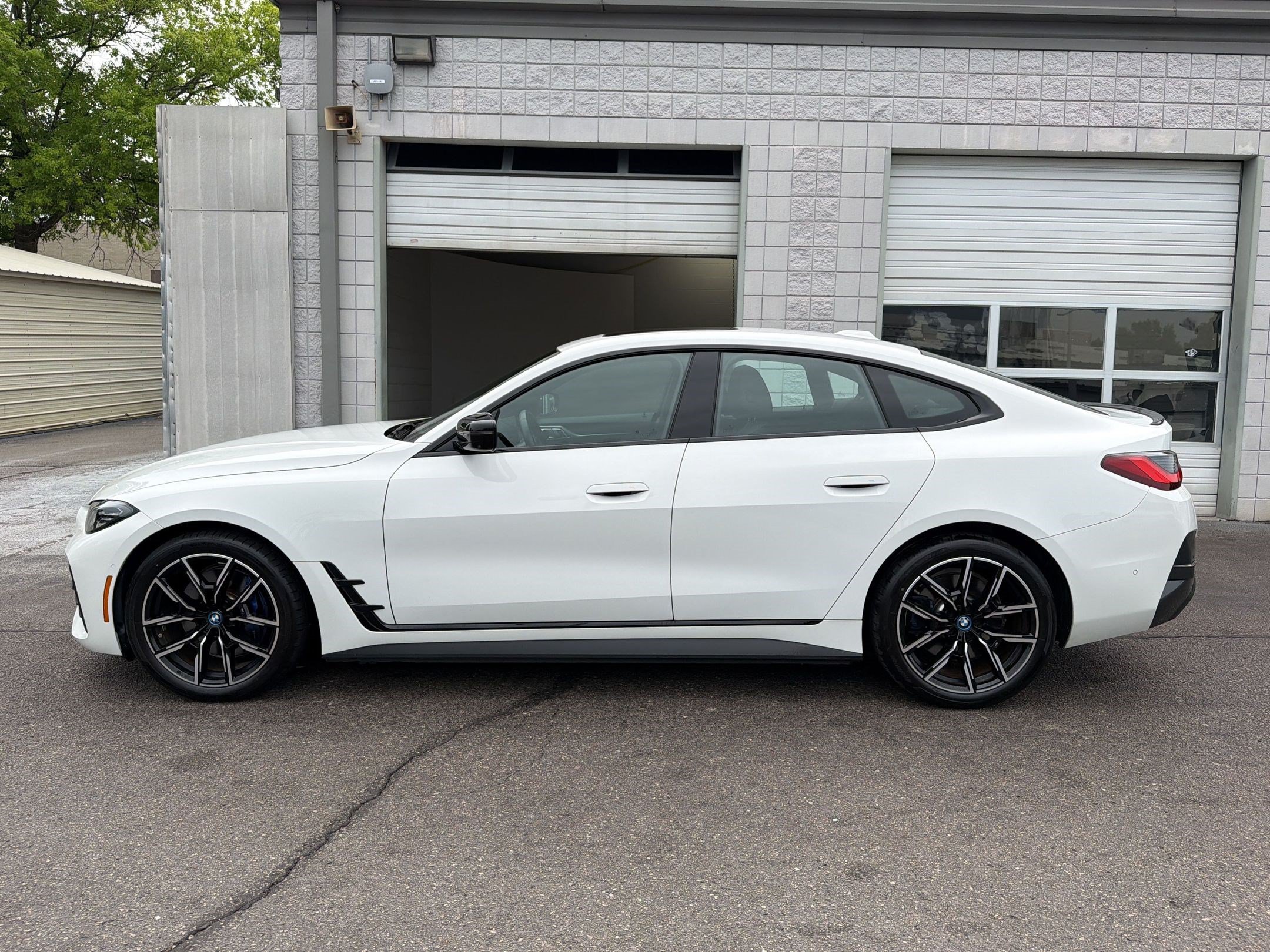 Certified 2023 BMW i4 eDrive40 w/ M Sport Package RWD image 2