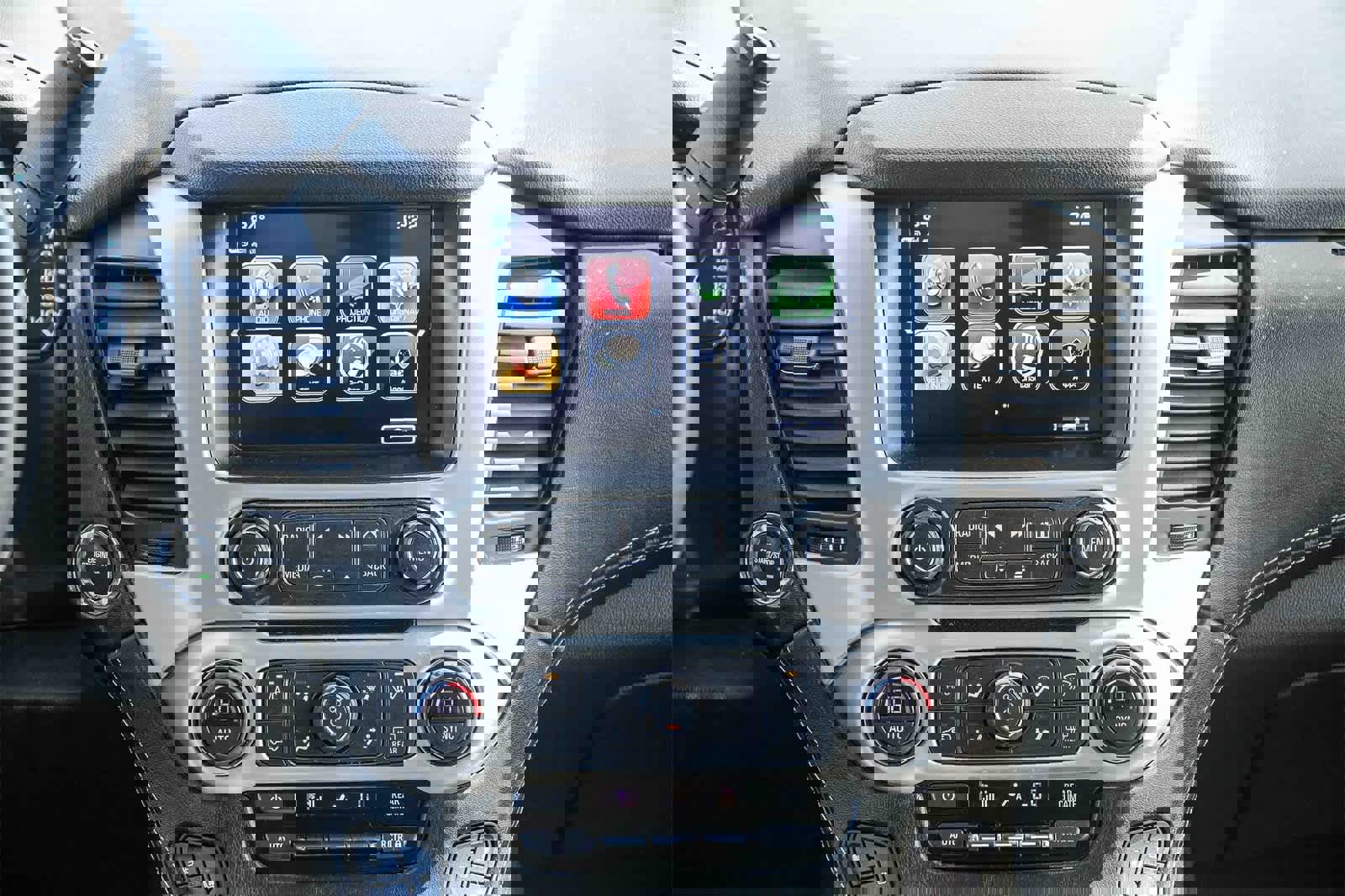 Used 2018 GMC Yukon SLT w/ HD Trailering Package image 11