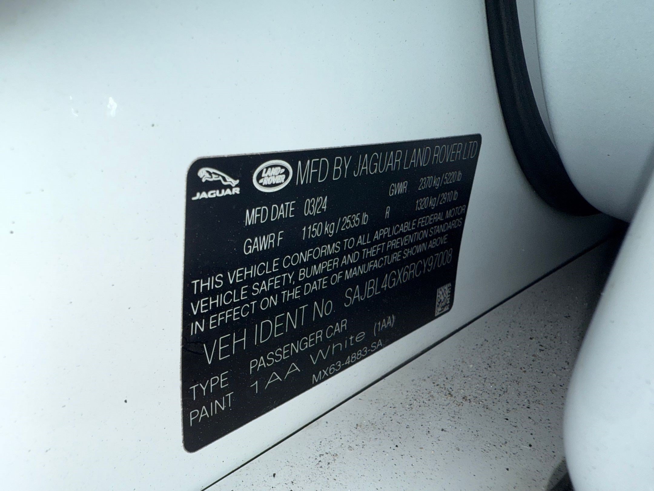 Used 2024 Jaguar XF R-Dynamic SE AWD/4WD image 19