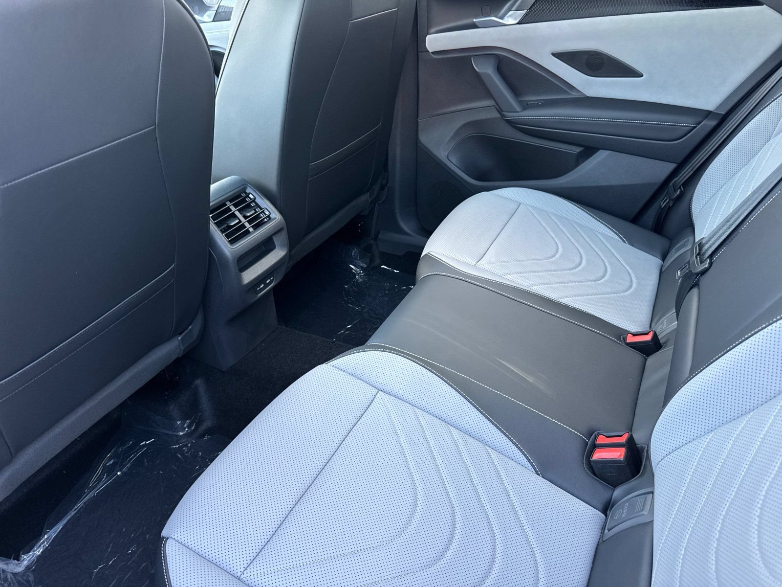 New 2026 Volkswagen Tiguan SE R-Line FWD image 12