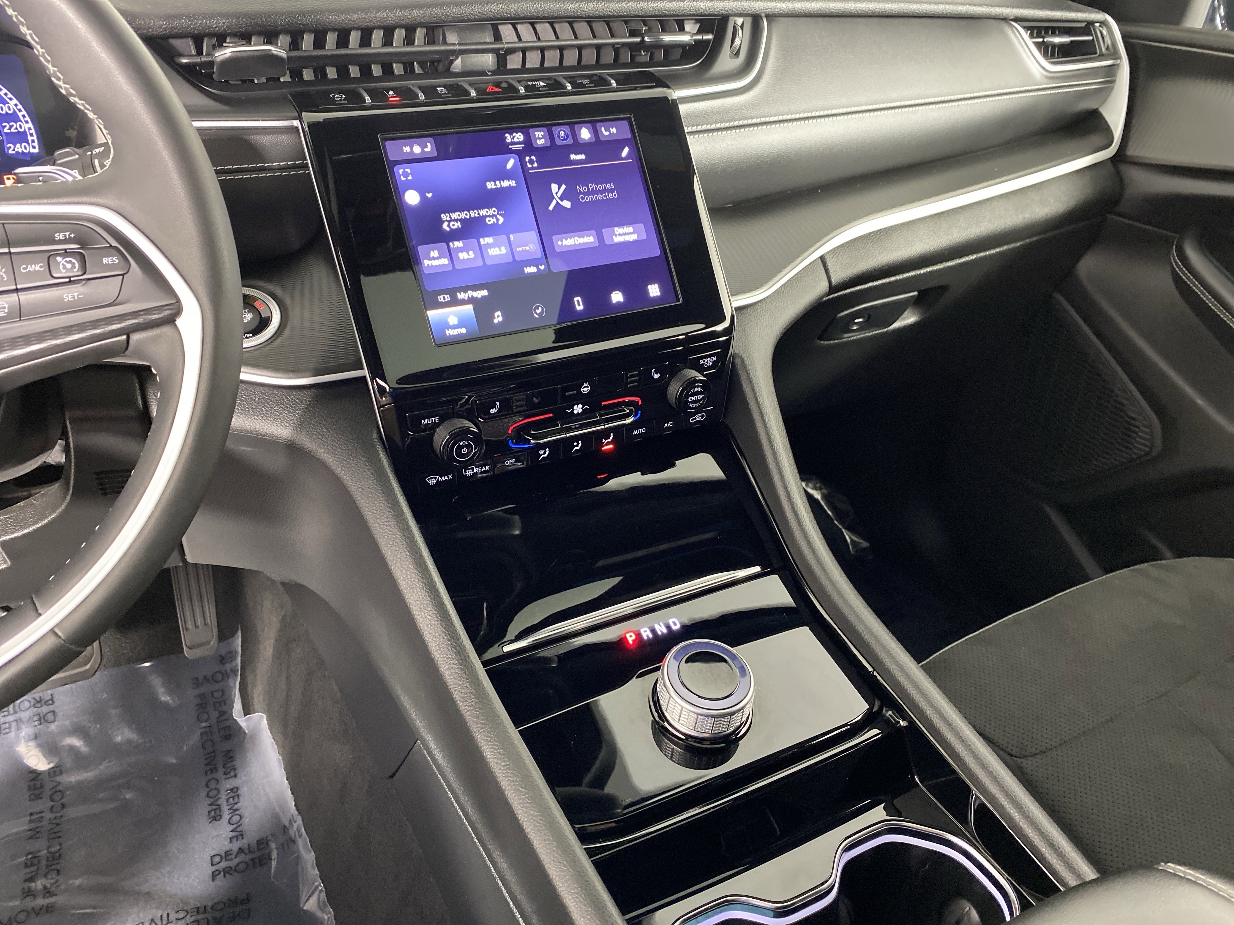 Used 2023 Jeep Grand Cherokee L Laredo image 28