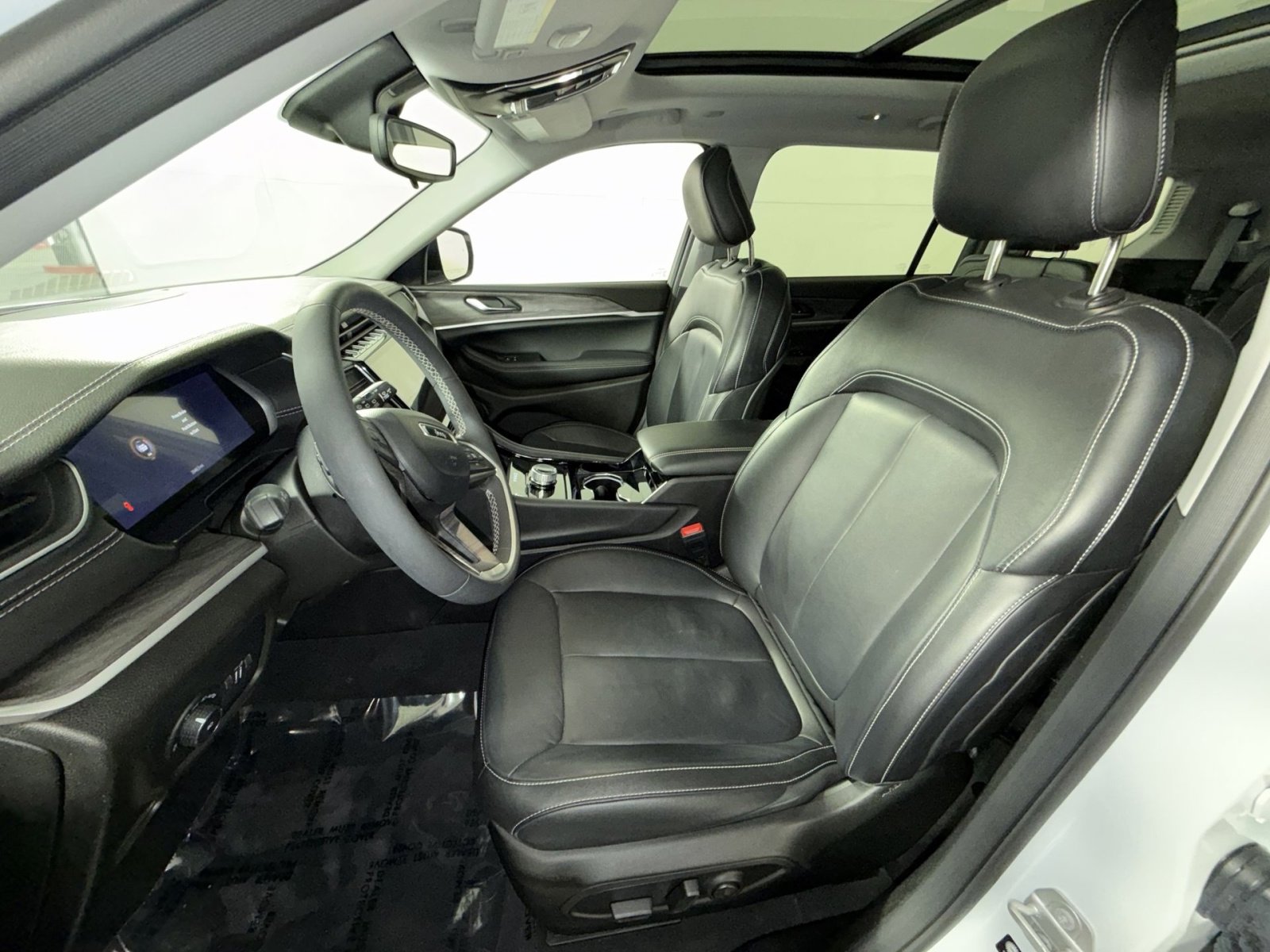 Used 2023 Jeep Grand Cherokee L Limited image 13