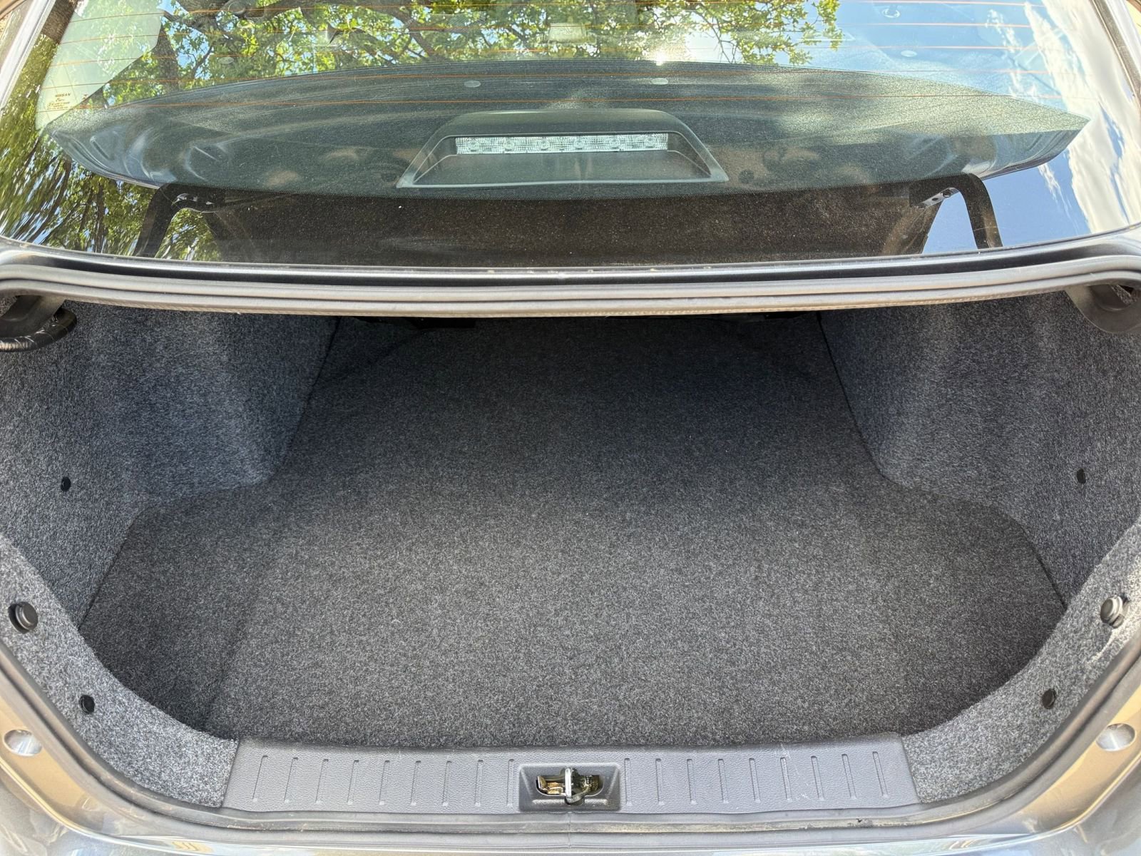 Used 2025 Nissan Versa SV w/ Trunk Package image 31