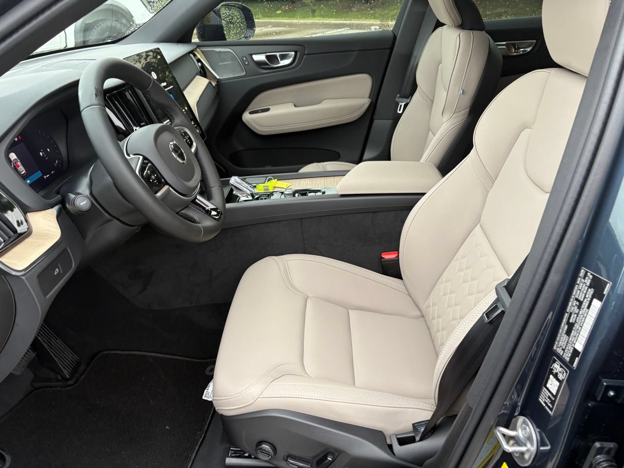 New 2026 Volvo XC60 B5 Plus w/ Protection Package Premier AWD/4WD image 19