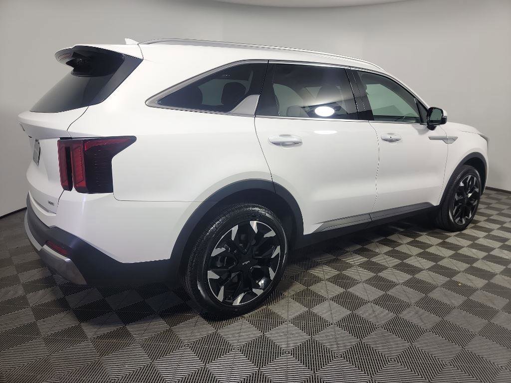 Certified 2025 Kia Sorento EX w/ Panoramic Sunroof Package image 3