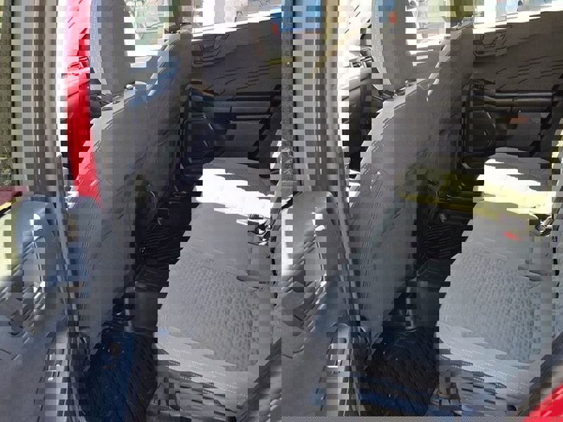 Used 2022 Ford Escape SE w/ SE Sport Appearance Package image 9