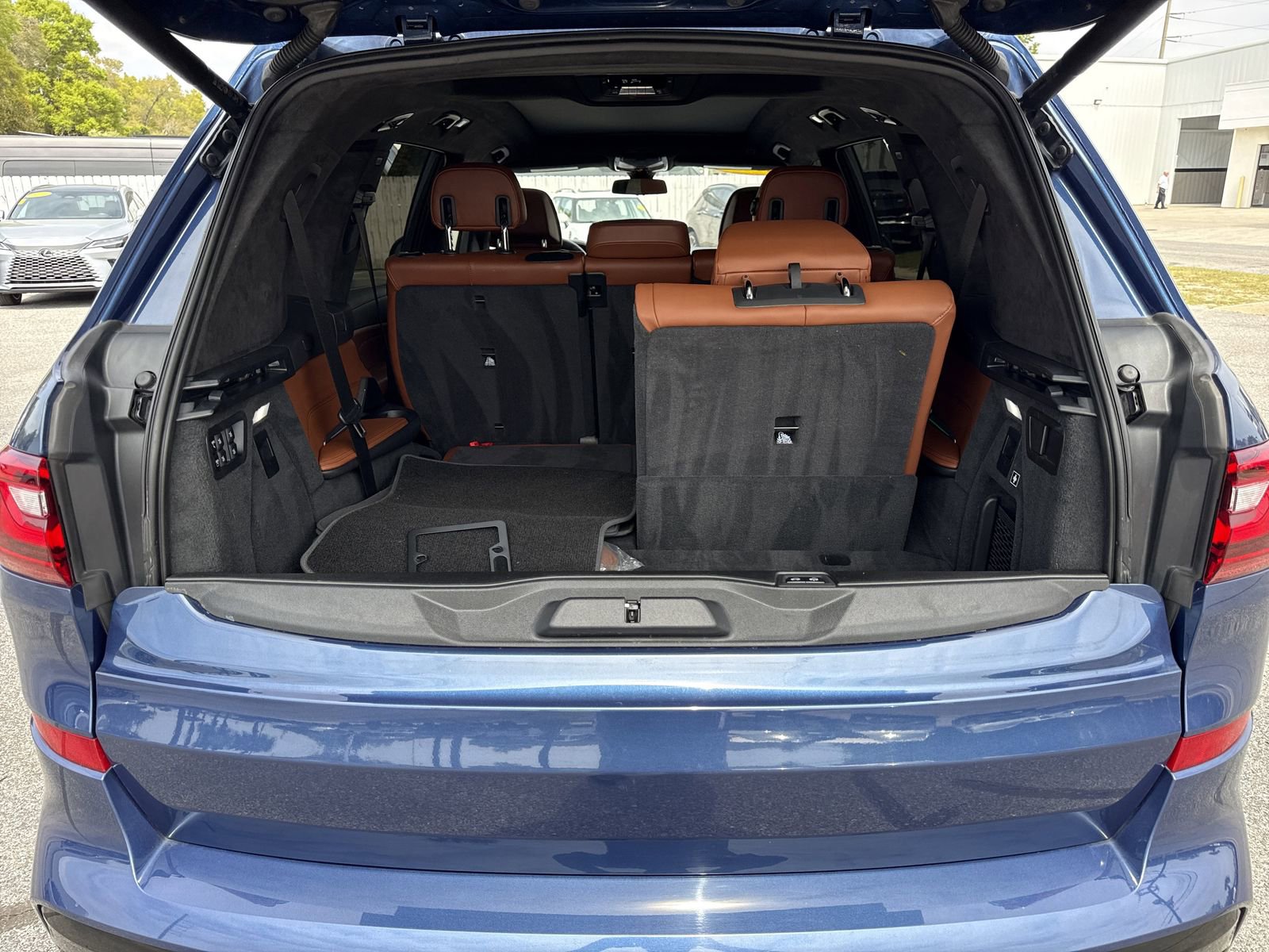 Used 2022 BMW X7 xDrive40i w/ M Sport Package image 43