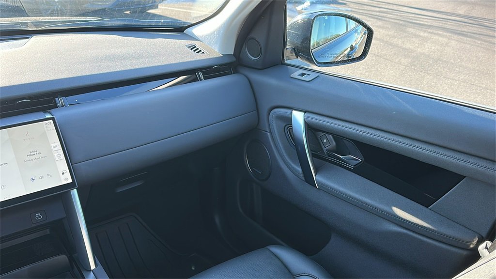 Used 2024 Land Rover Discovery Sport S image 23