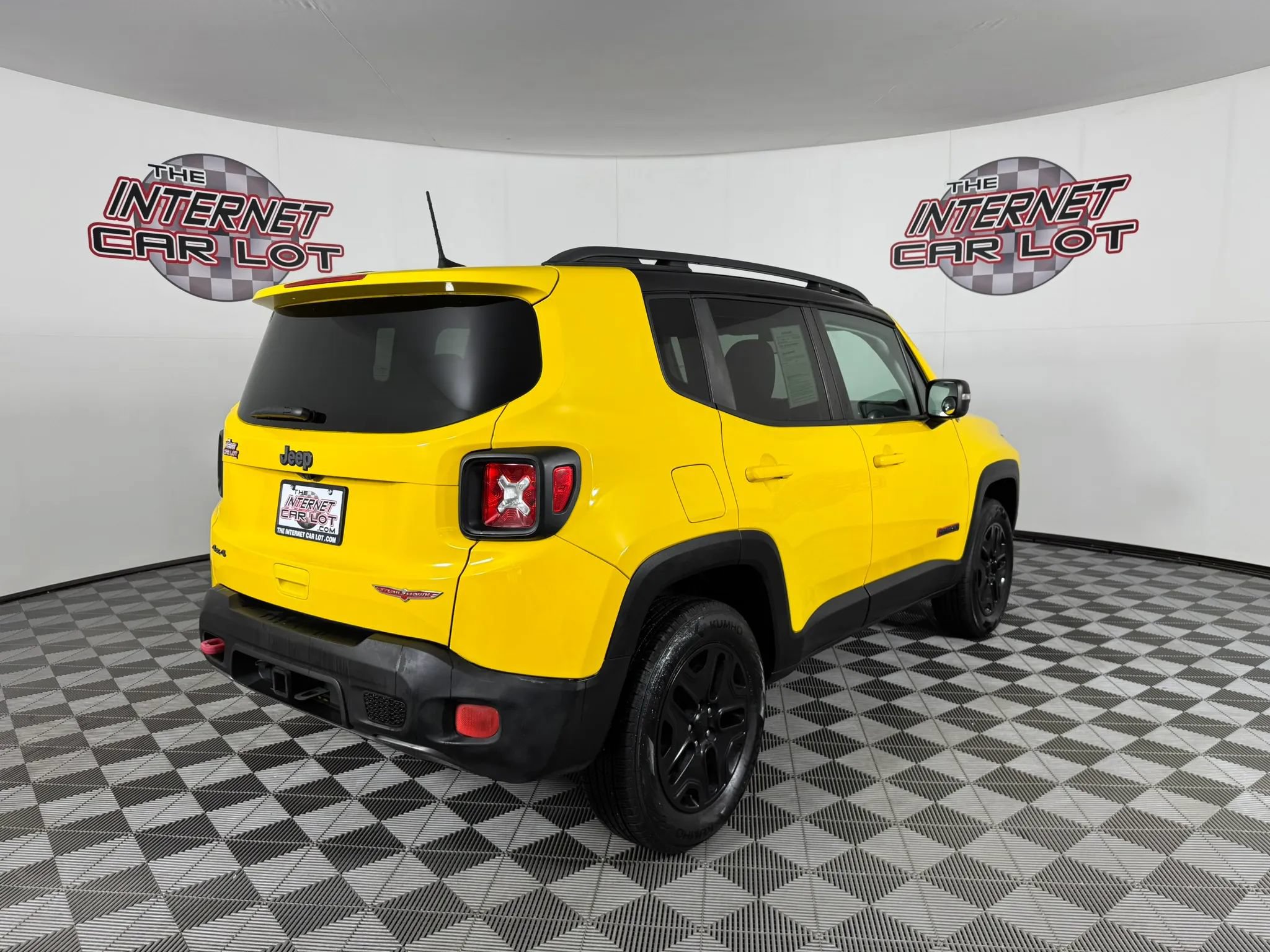 Used 2018 Jeep Renegade Trailhawk w/ UConnect 8.4 Nav Group AWD/4WD image 7