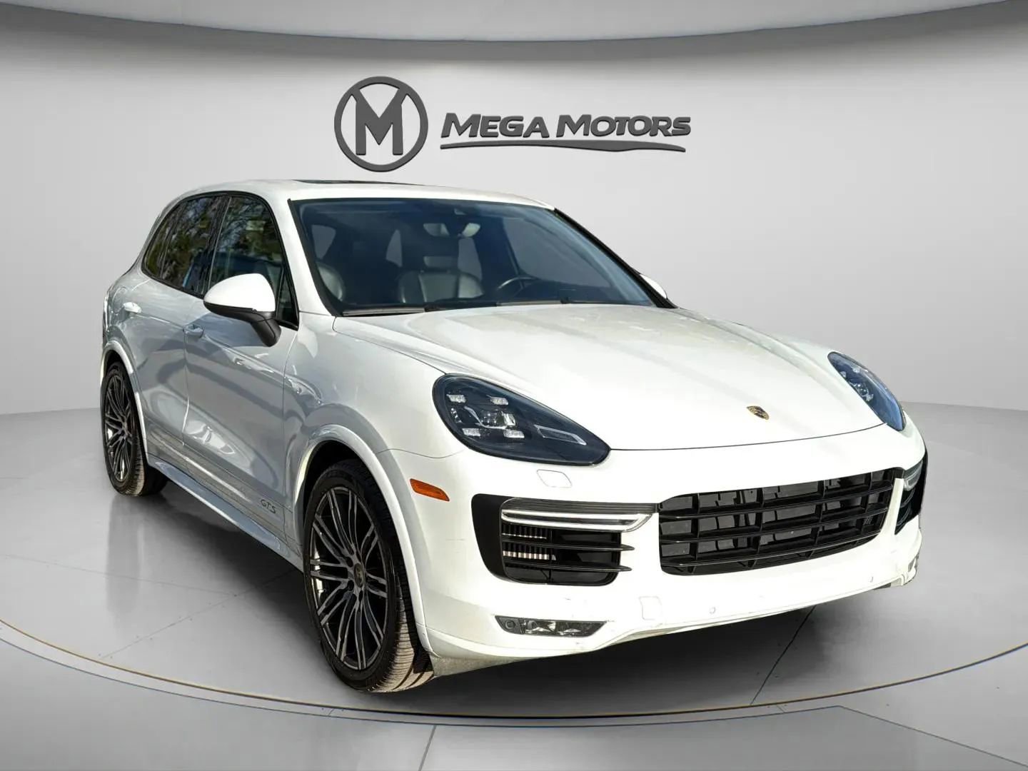 Used 2016 Porsche Cayenne GTS w/ Premium Package Plus image 11