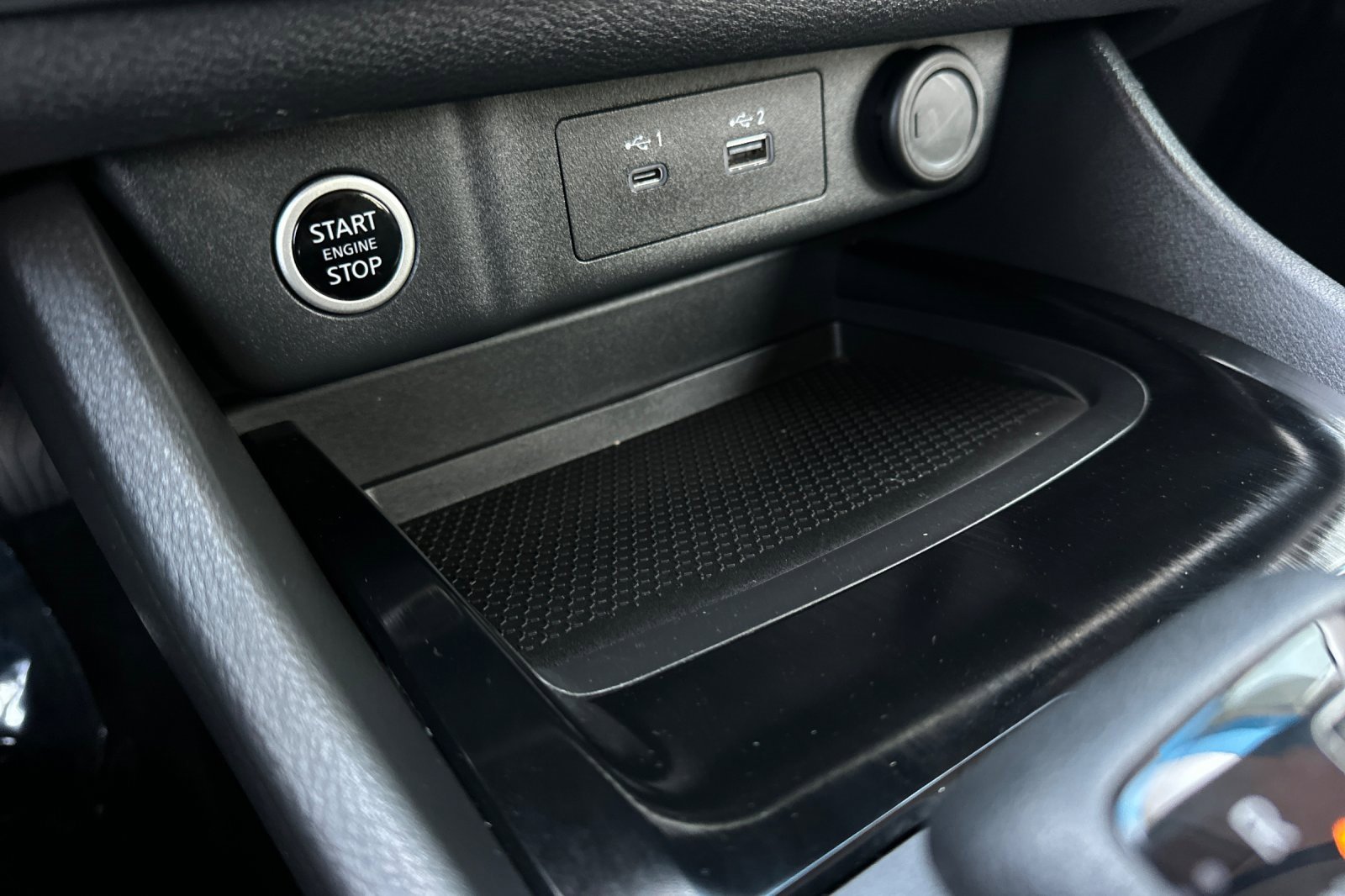 Used 2023 Nissan Rogue SV image 40