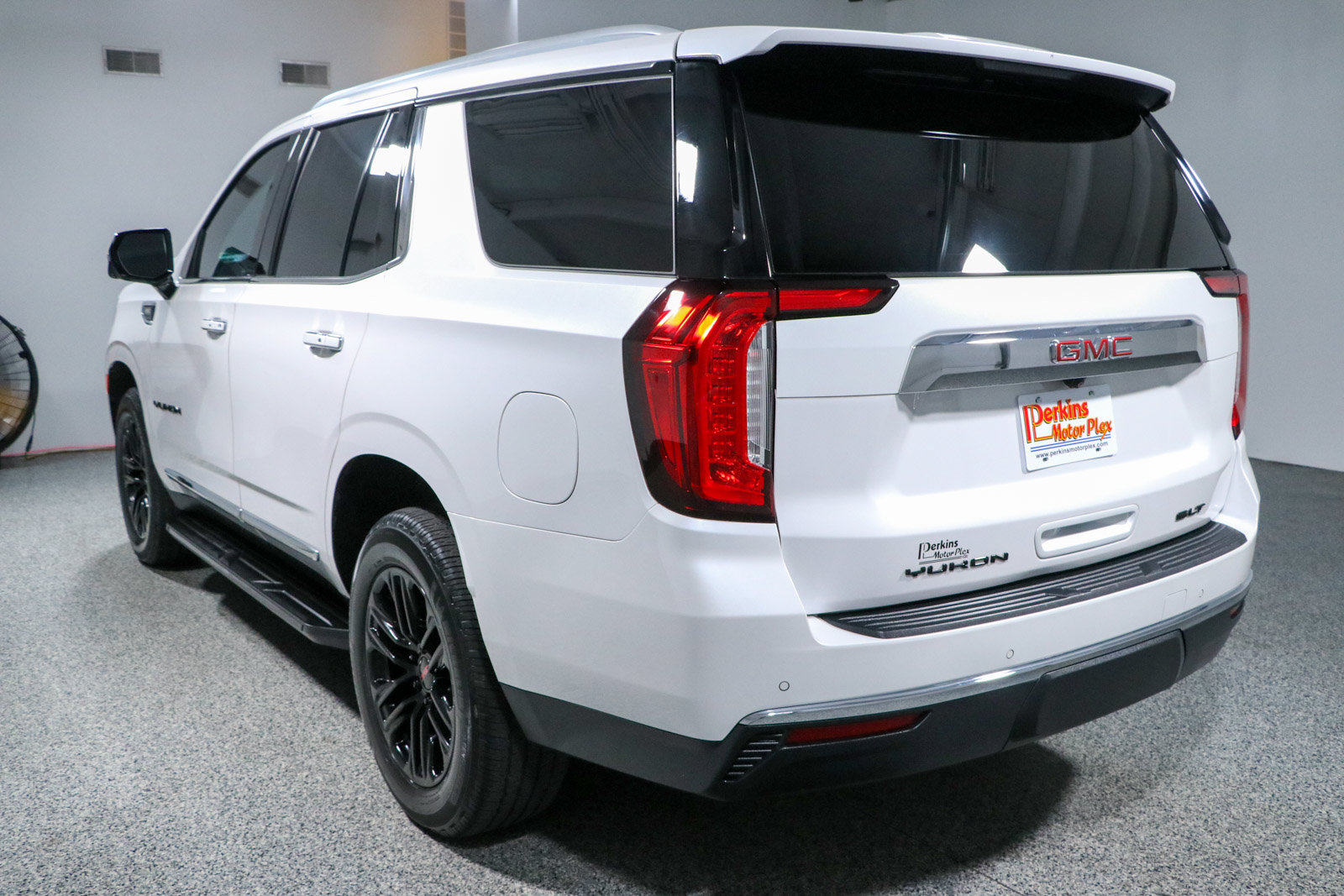 Used 2022 GMC Yukon SLT w/ SLT Premium Package RWD image 9