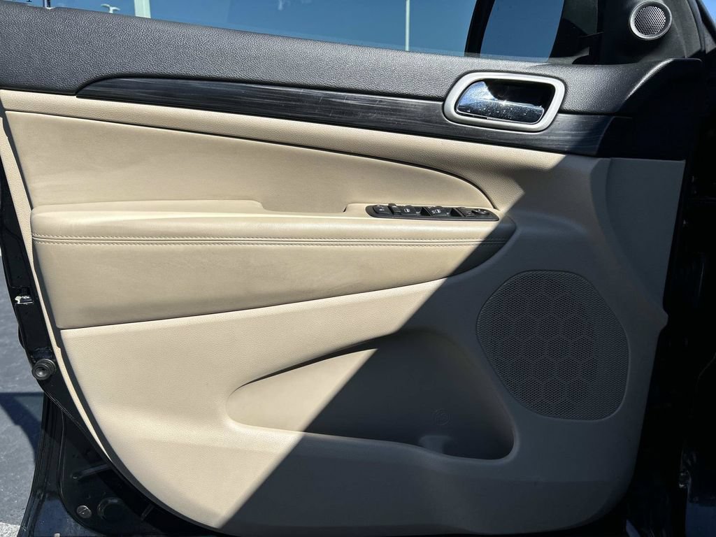 Used 2021 Jeep Grand Cherokee Laredo RWD image 18