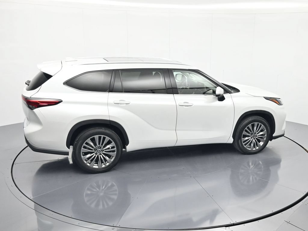 Used 2022 Toyota Highlander Platinum FWD image 34