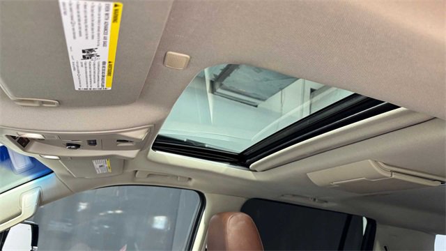 Used 2018 Cadillac Escalade ESV Premium Luxury image 32