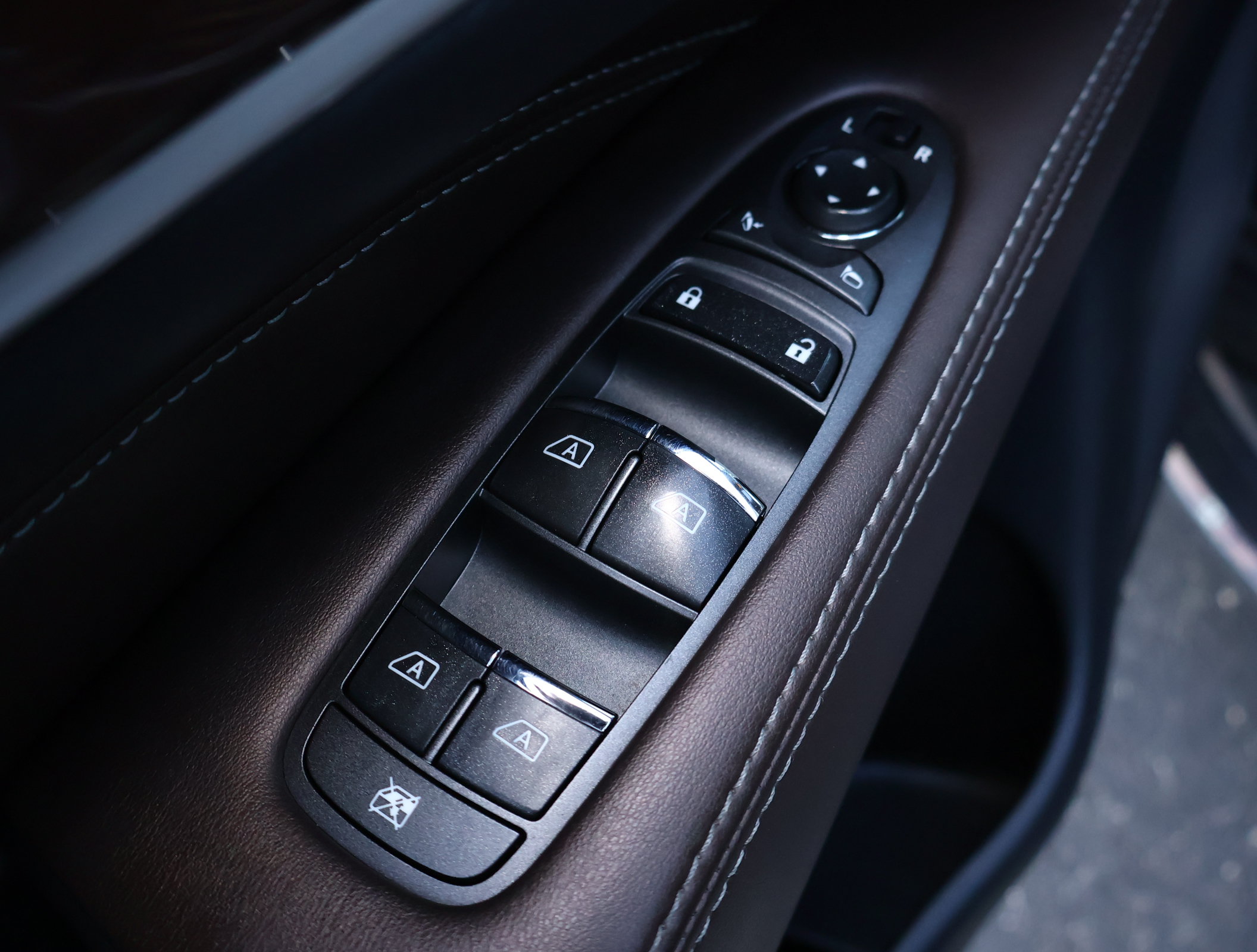Used 2018 INFINITI QX60 FWD w/ Deluxe Technology Package image 7
