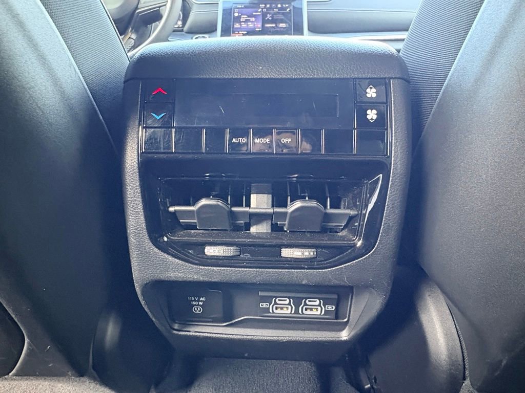 Used 2024 Jeep Grand Cherokee L Laredo image 12