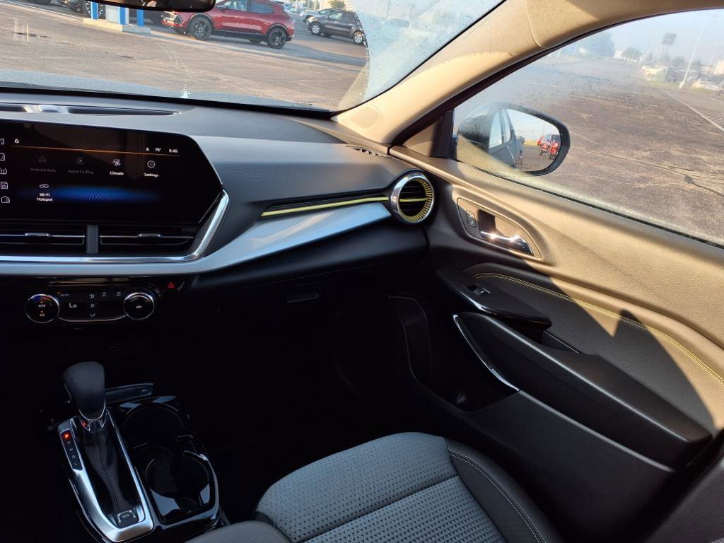New 2025 Chevrolet Trax LT FWD image 14