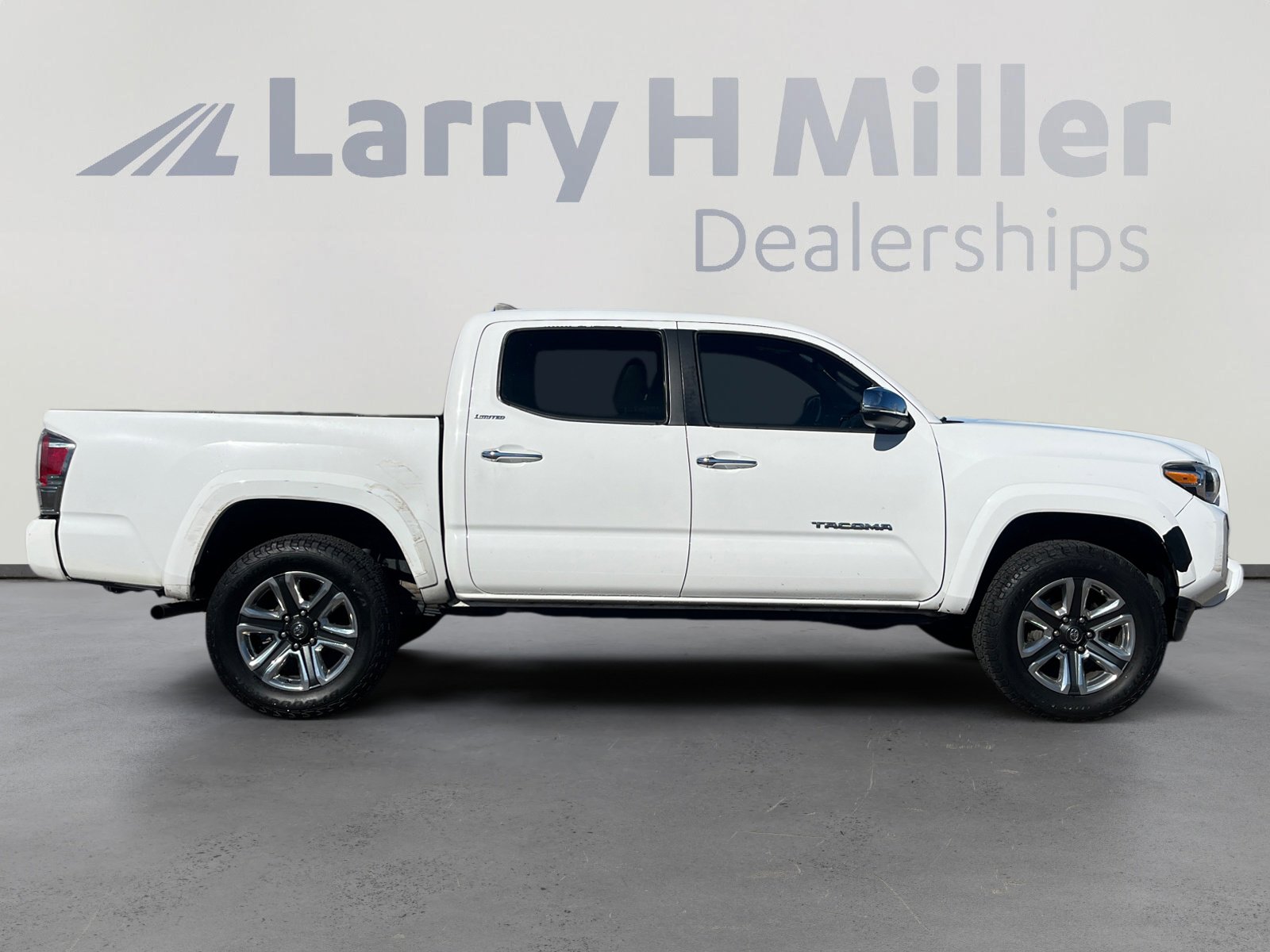 Used 2017 Toyota Tacoma Limited image 6