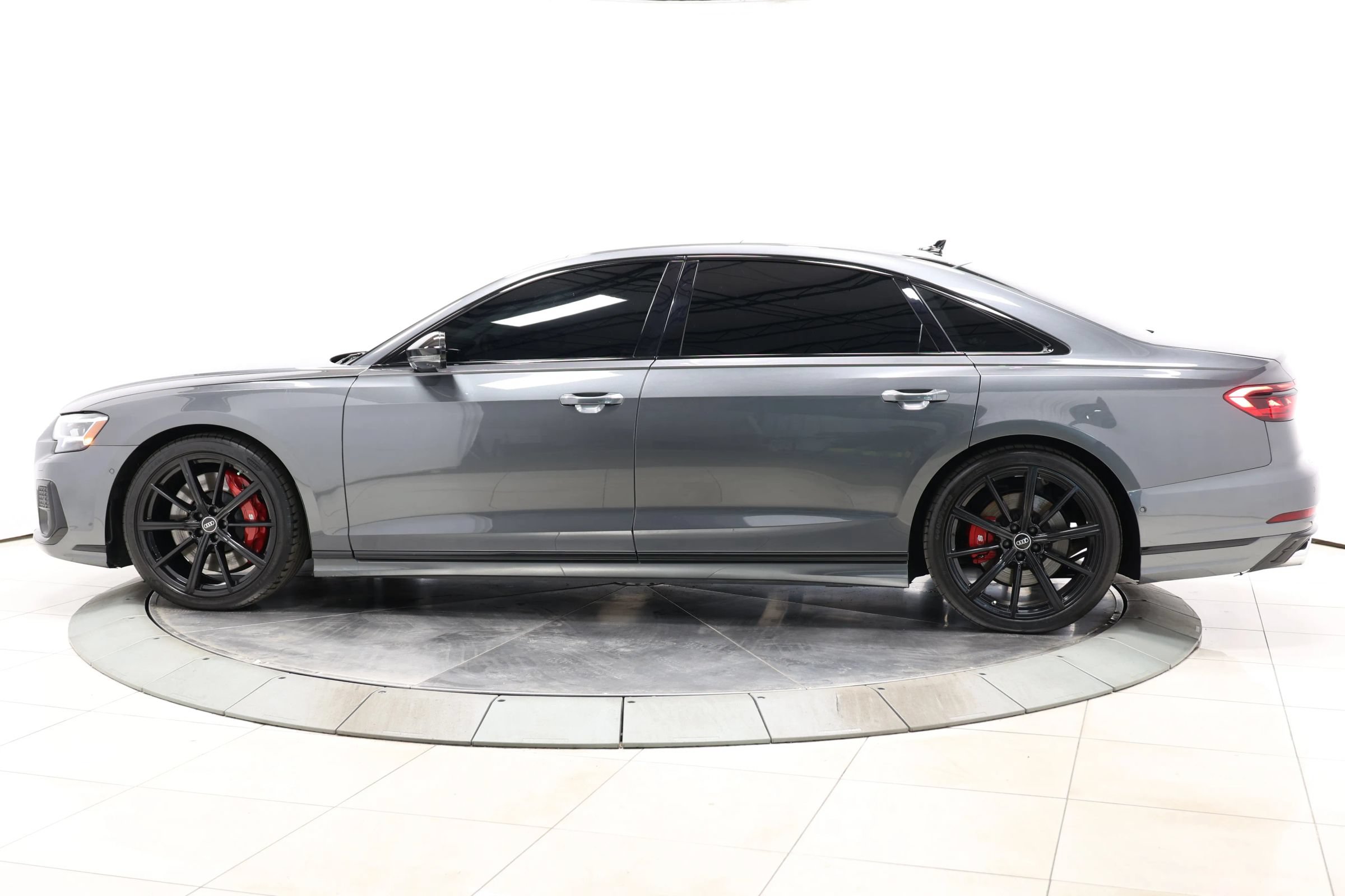 Used 2023 Audi S8 w/ S8 Comfort Plus Package AWD/4WD image 8