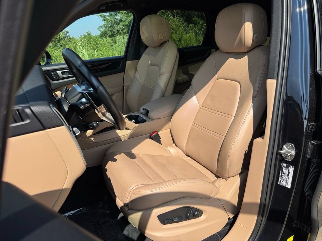 Certified 2023 Porsche Cayenne AWD/4WD image 5