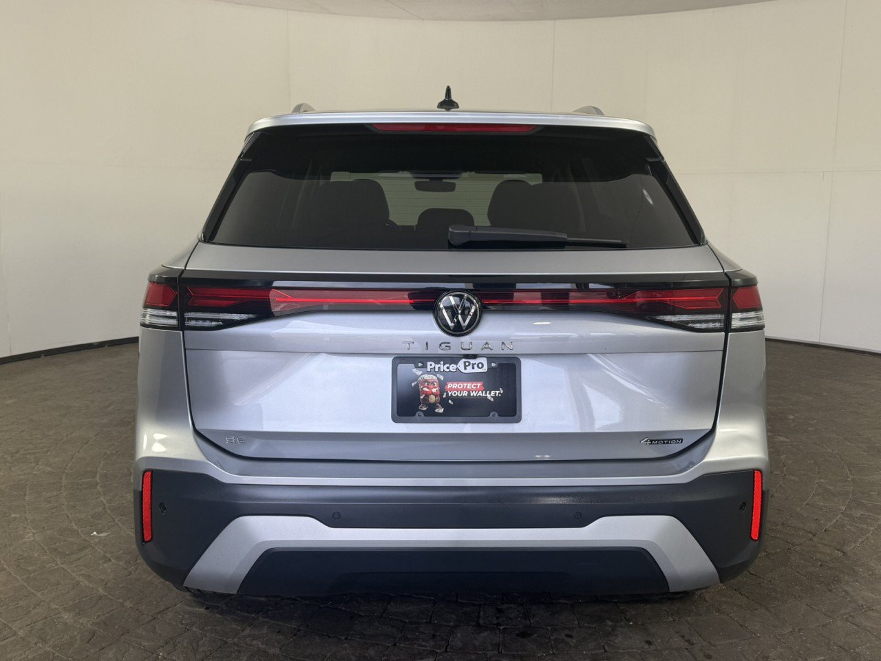 Used 2026 Volkswagen Tiguan SE AWD/4WD image 6