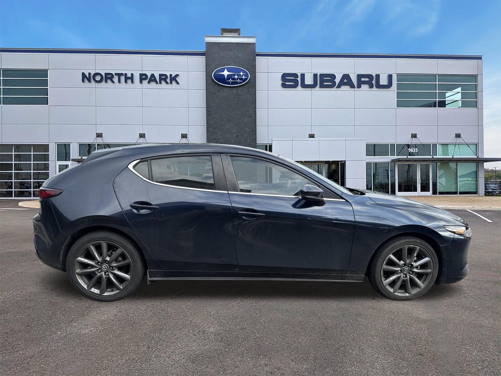 Used 2021 MAZDA MAZDA3 s FWD image 2