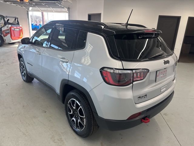 Used 2025 Jeep Compass Trailhawk AWD/4WD image 8