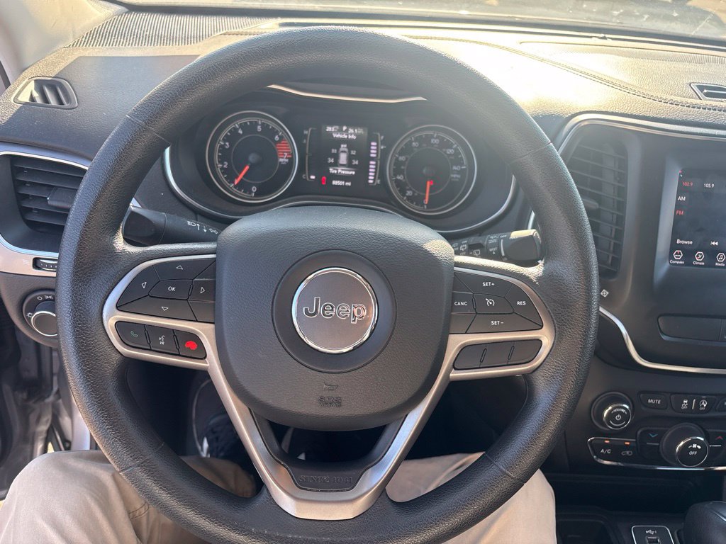 Used 2020 Jeep Cherokee Latitude FWD image 30