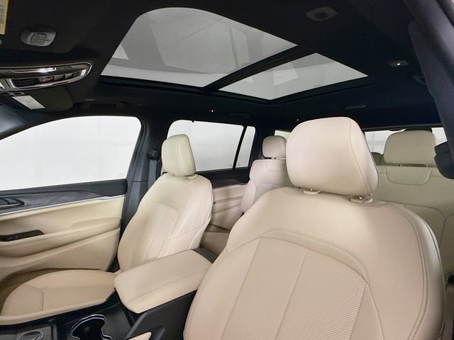 Used 2025 Jeep Grand Cherokee L Limited w/ Luxury Tech Group II RWD image 22