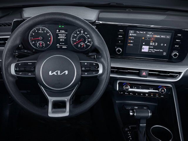 Used 2023 Kia K5 LXS image 11