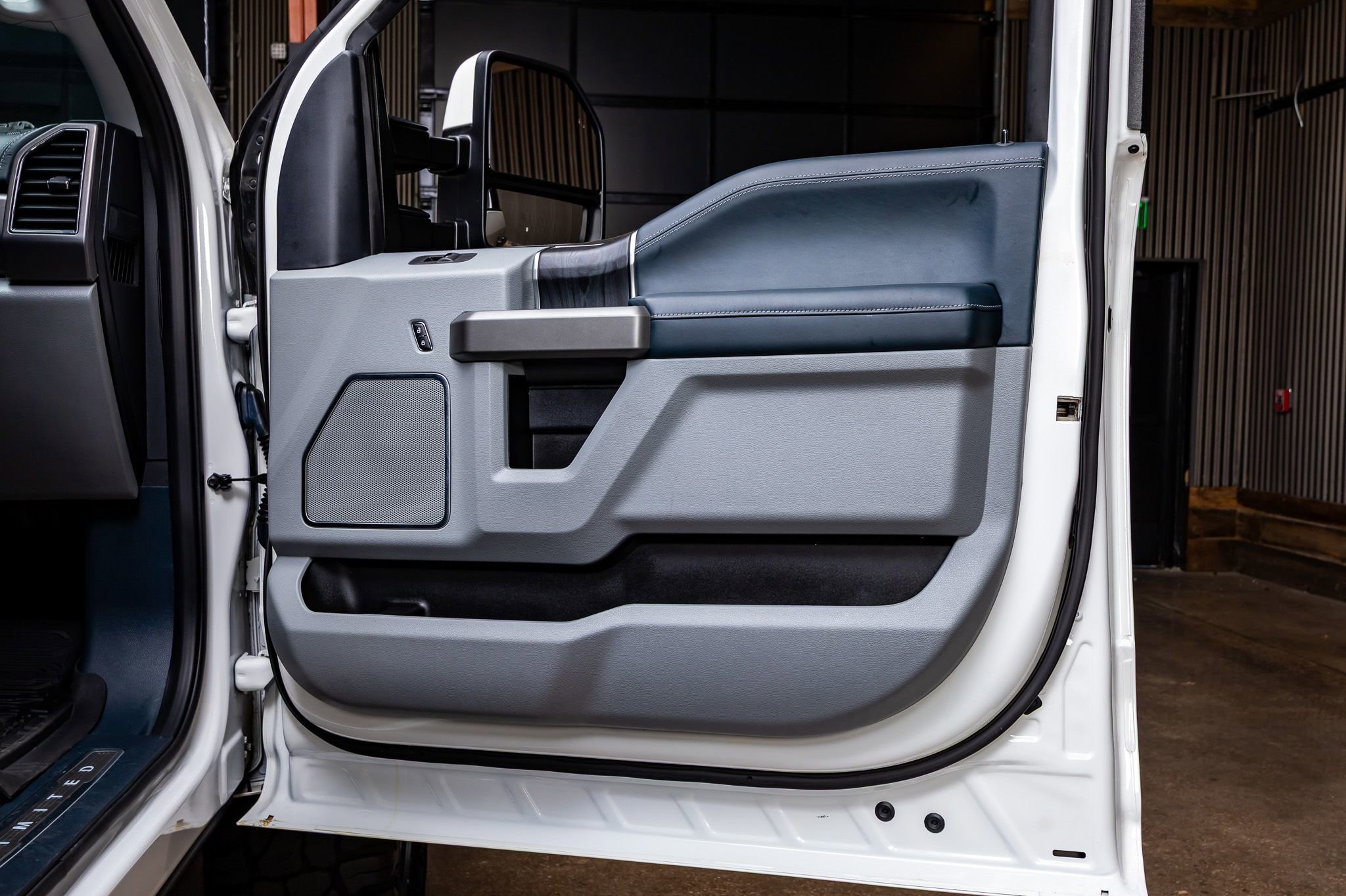 Used 2022 Ford F250 Limited image 36