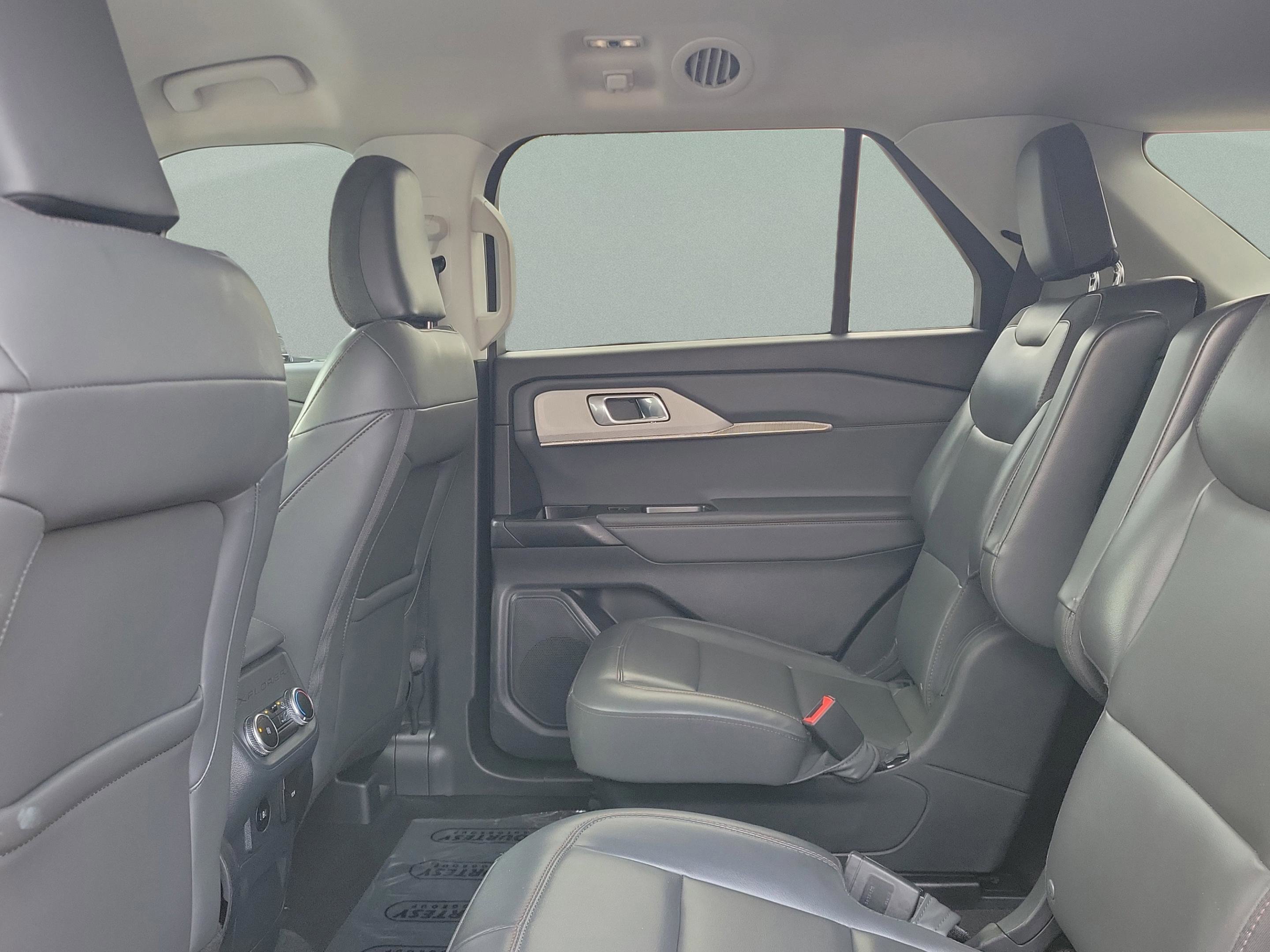 Used 2025 Ford Explorer Active w/ Active Comfort Package image 15