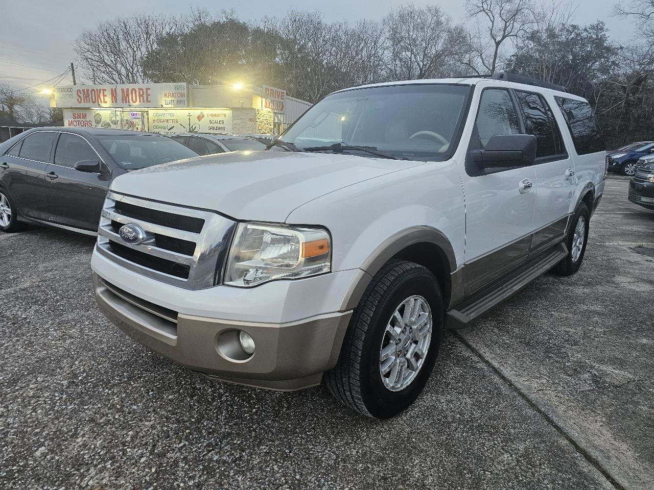 Used 2012 Ford Expedition EL XLT image 4