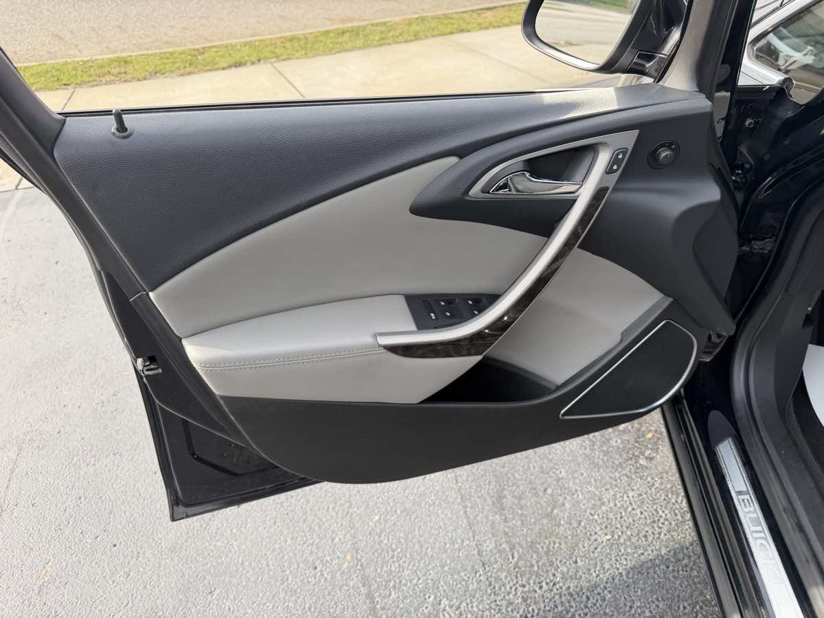 Used 2014 Buick Verano FWD image 11