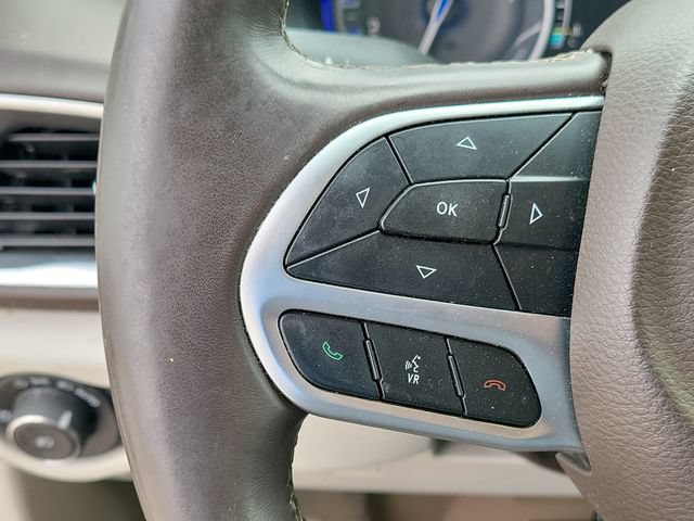 Used 2017 Chrysler Pacifica Touring-L Plus w/ Advanced Safetytec Group FWD image 11