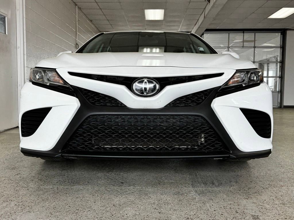 Used 2020 Toyota Camry SE image 3