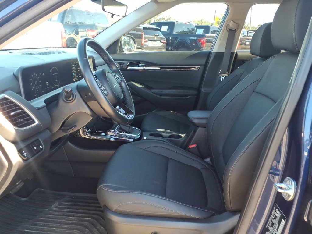 Used 2024 Kia Seltos EX FWD image 24