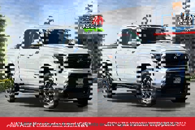 Used 2024 Toyota Tacoma TRD Sport w/ TRD Sport Upgrade Package image 2