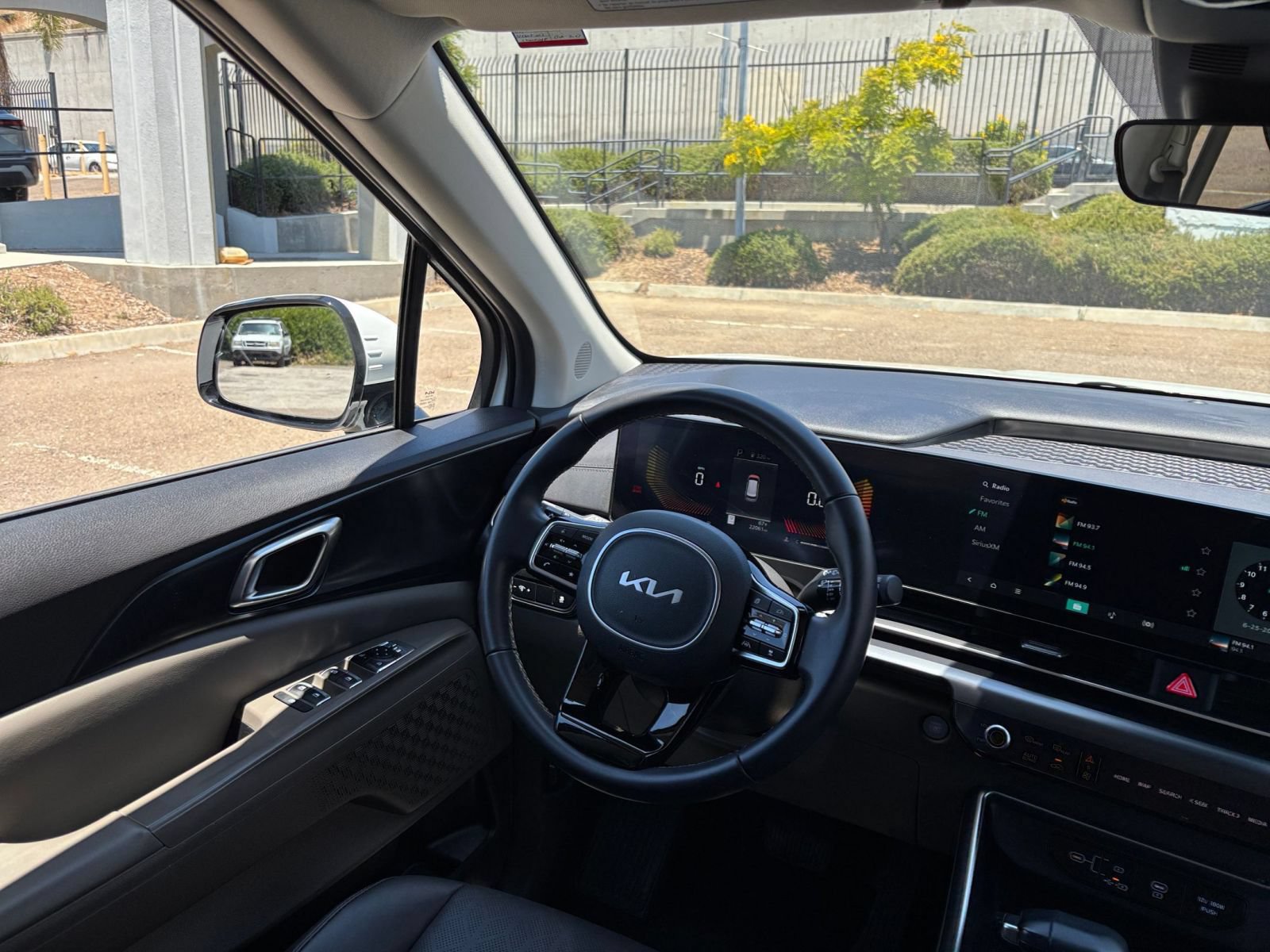 Used 2026 Kia Carnival FWD image 37