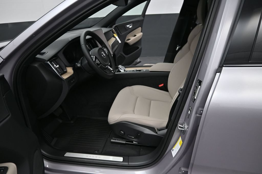 New 2026 Volvo XC60 T8 Plus w/ Climate Package PRO AWD/4WD image 10