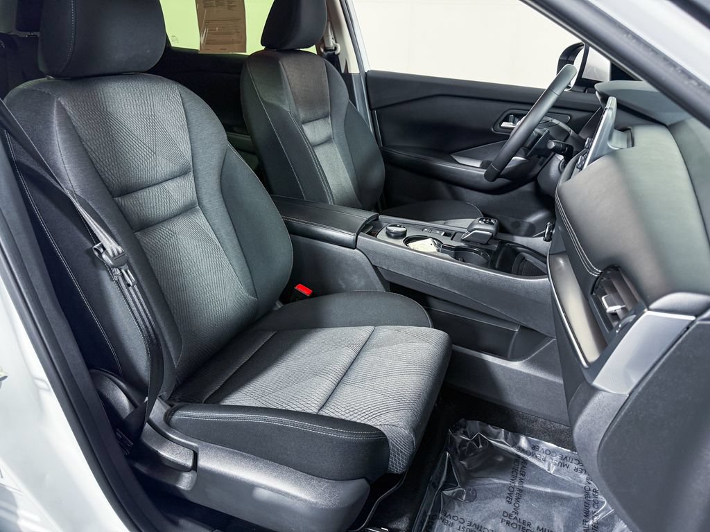 Certified 2026 Nissan Rogue SV AWD/4WD image 14