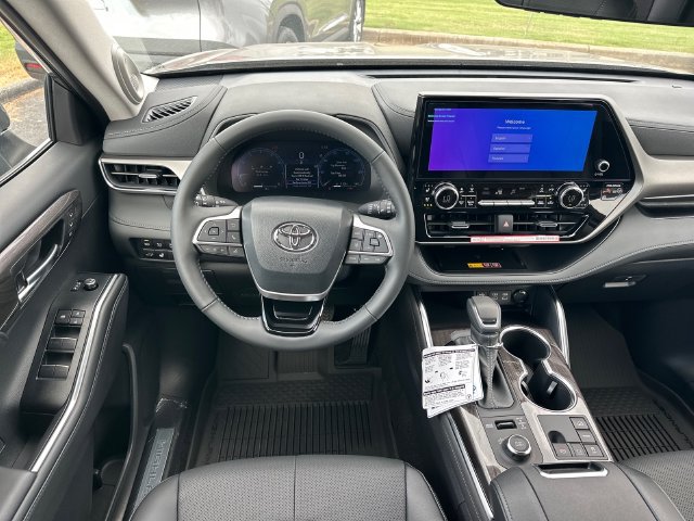 Used 2026 Toyota Highlander Limited AWD/4WD image 6