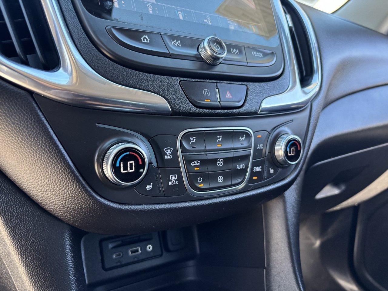 Used 2022 Chevrolet Equinox LT FWD image 22