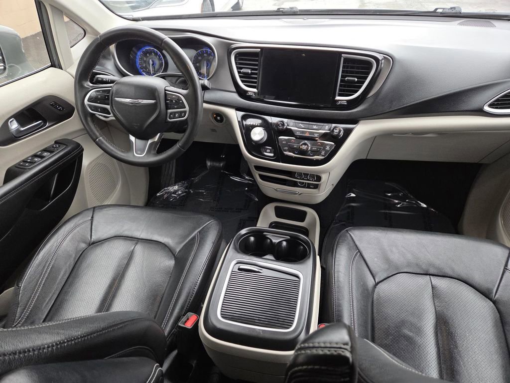 Used 2022 Chrysler Pacifica Touring-L image 21